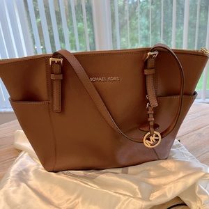Michael Kors jet set tote Cognac